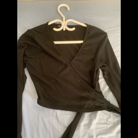 Cute Wrap Around Cropped Long Sleeve Top 🌀 - Picture 2 of 5